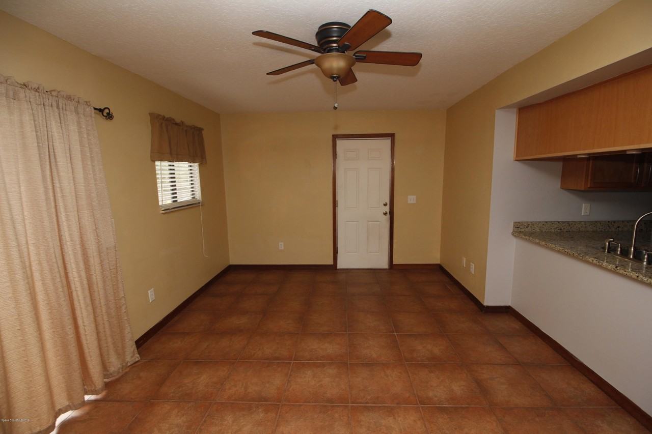 923 Hutchins St Se - Photo 2 of 17