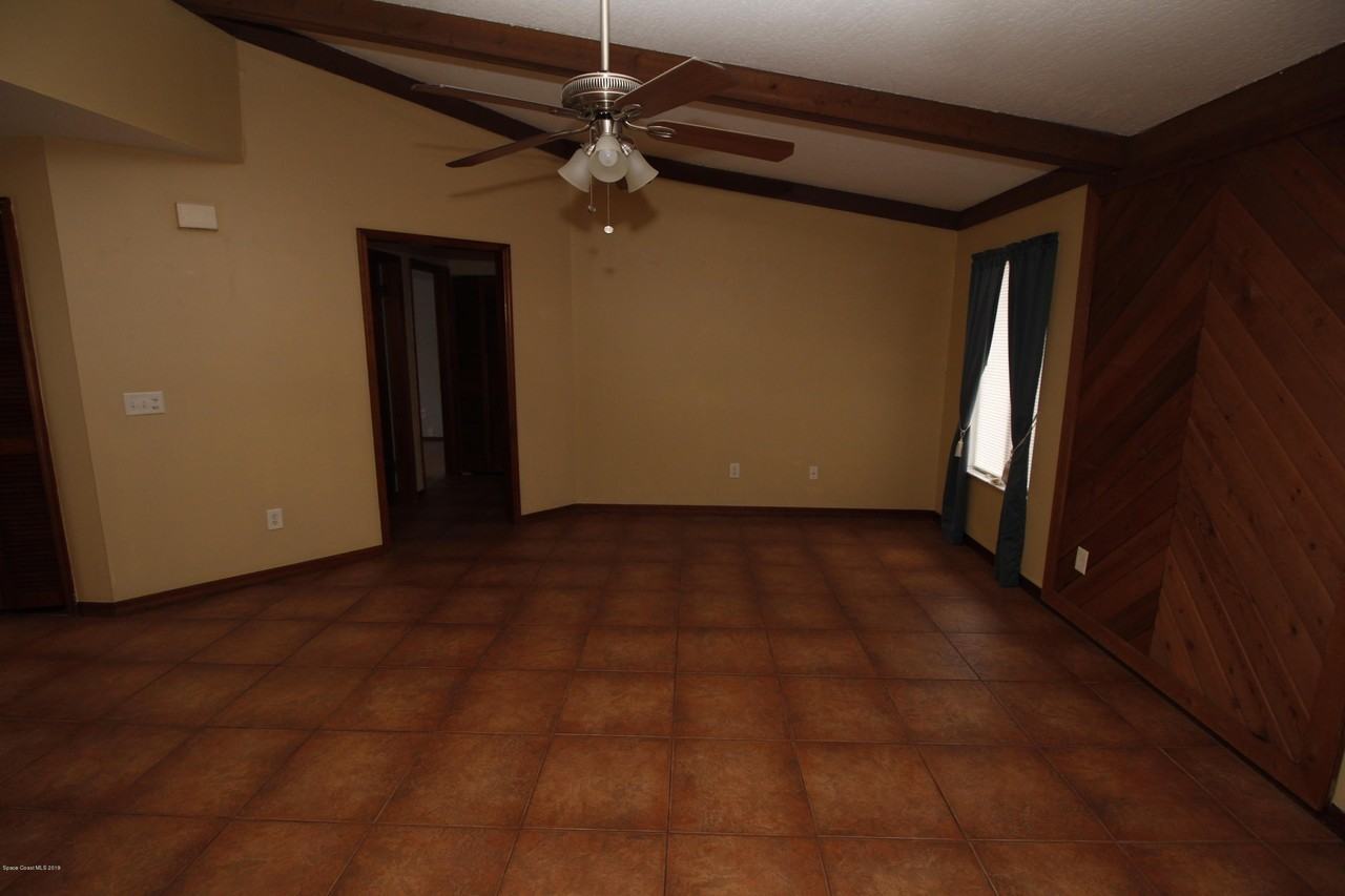 923 Hutchins St Se - Photo 5 of 17