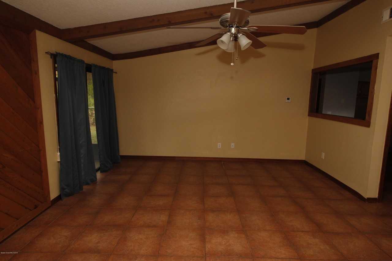 923 Hutchins St Se - Photo 6 of 17