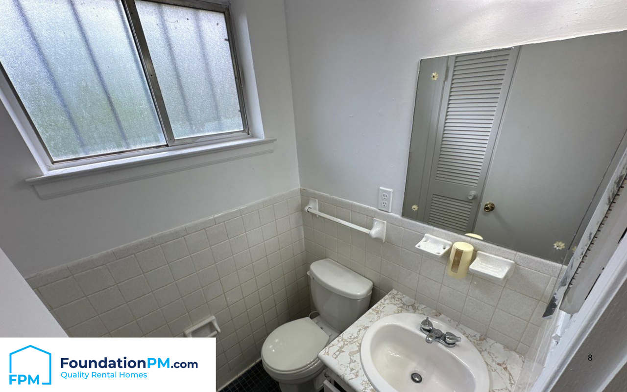 1042 University Street - Photo 5 of 16