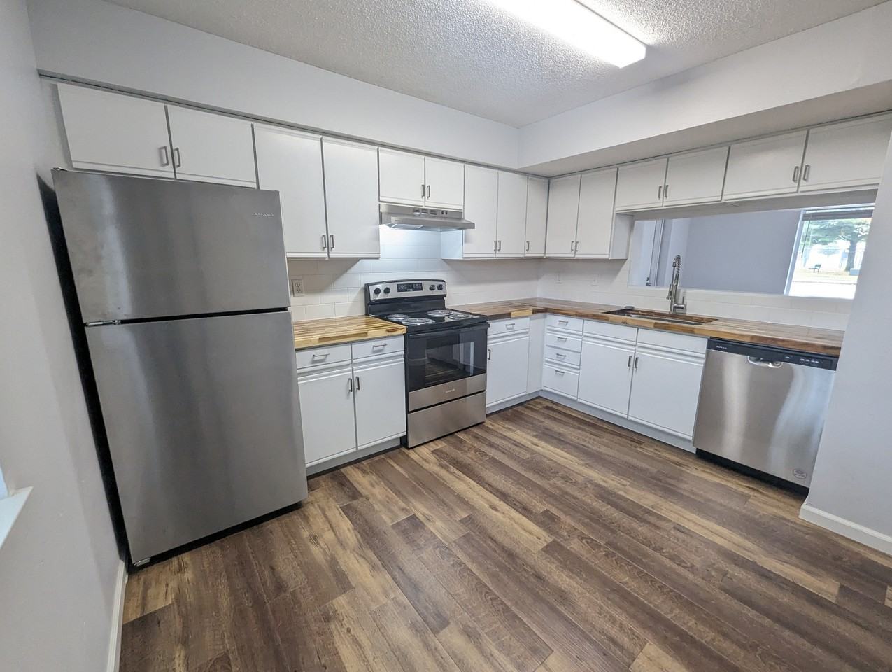 406 East 15th Street - Photo 2 of 26