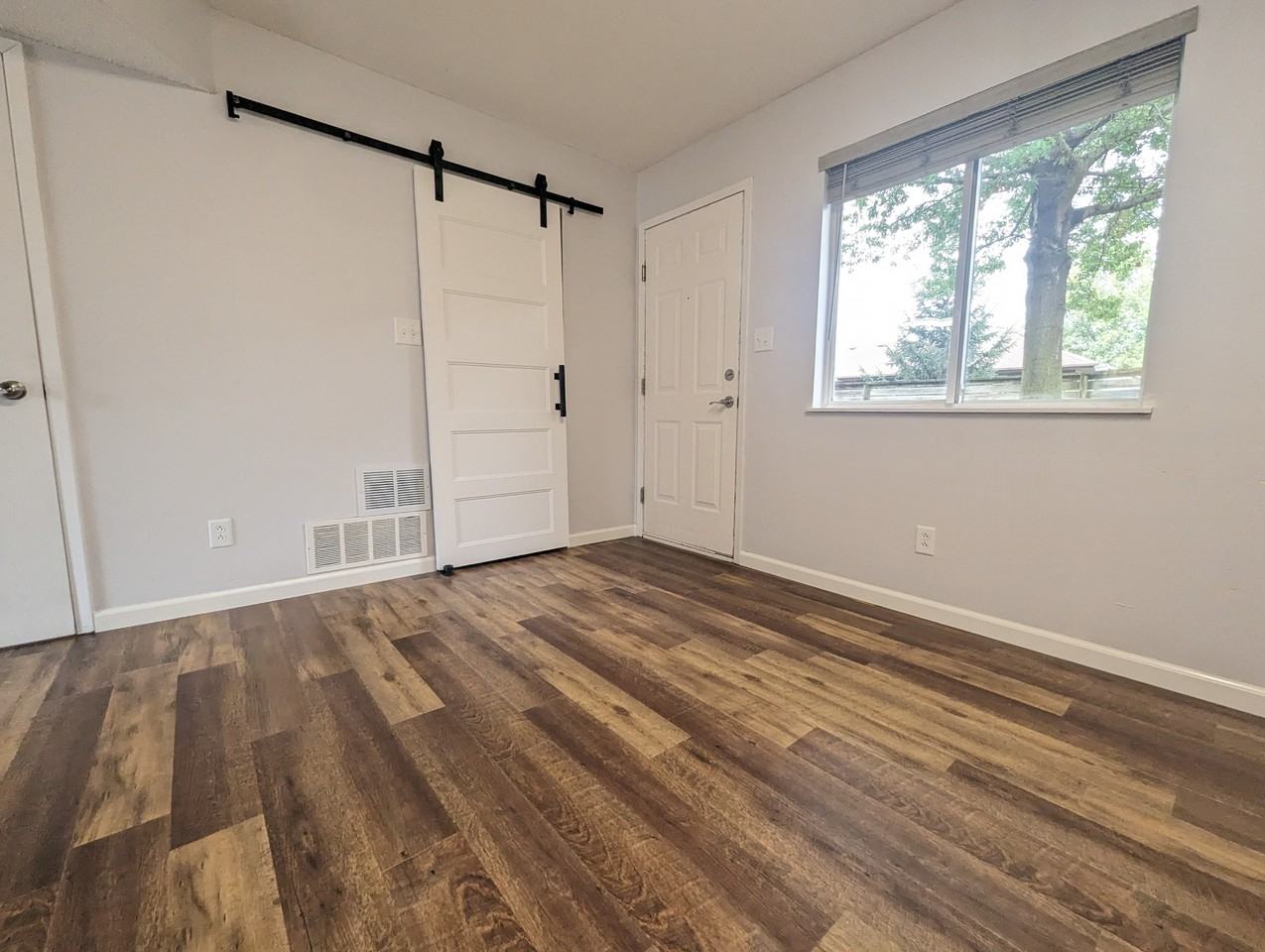 406 East 15th Street - Photo 6 of 26