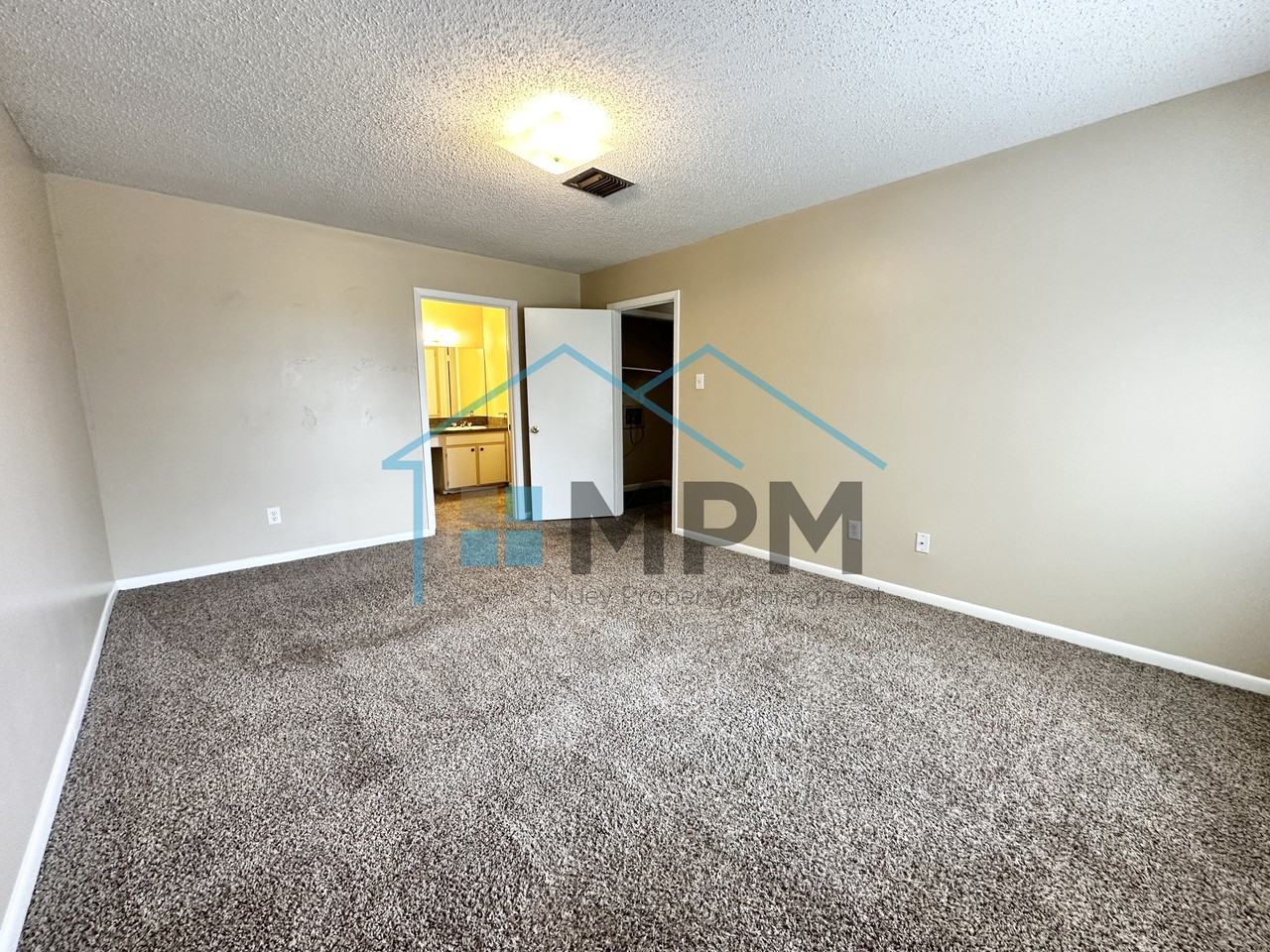 107 Hudson Lane - Photo 2 of 10