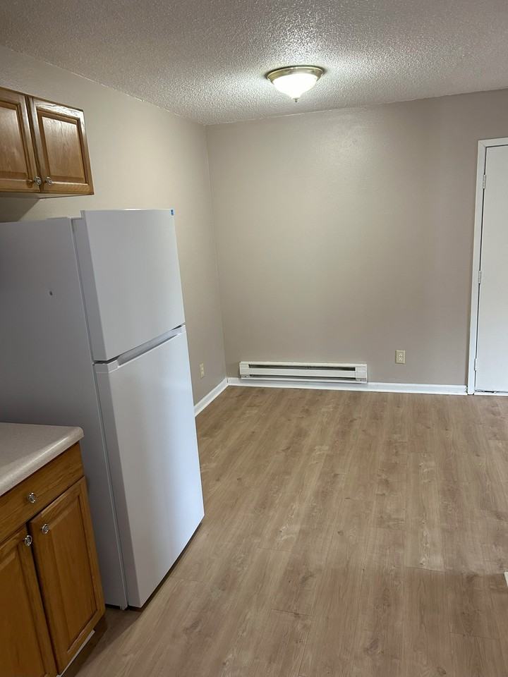 Eaglewood Court Apartments - Photo 2 of 7