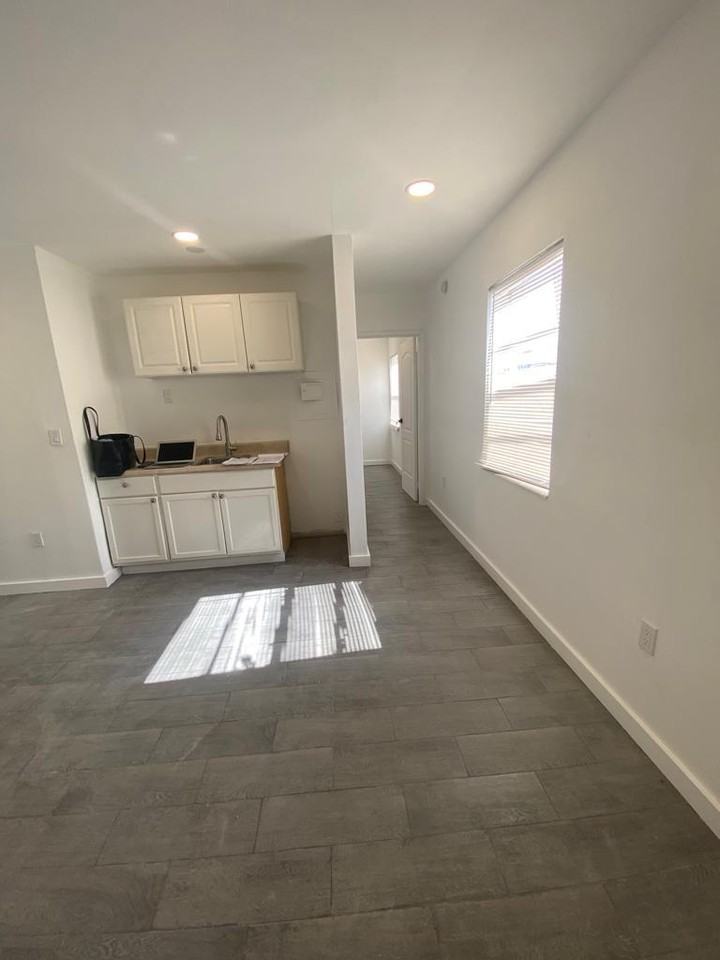 14280 Northeast 6th Avenue - Photo 3 of 11