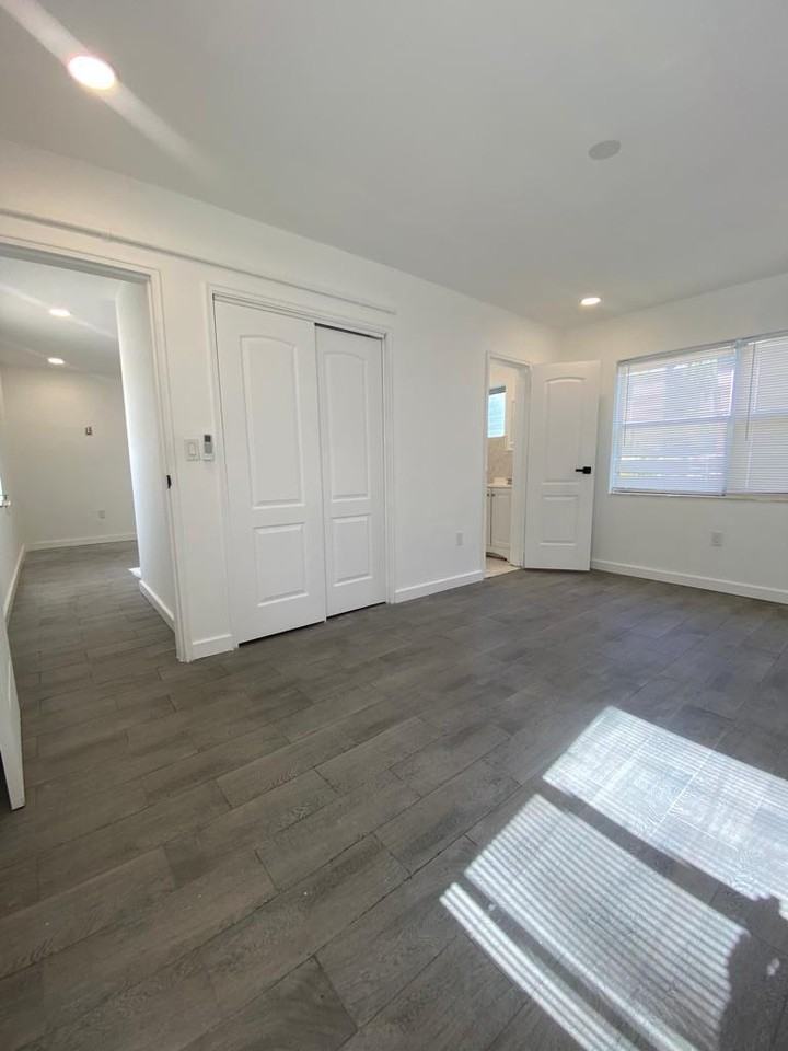 14280 Northeast 6th Avenue - Photo 5 of 11