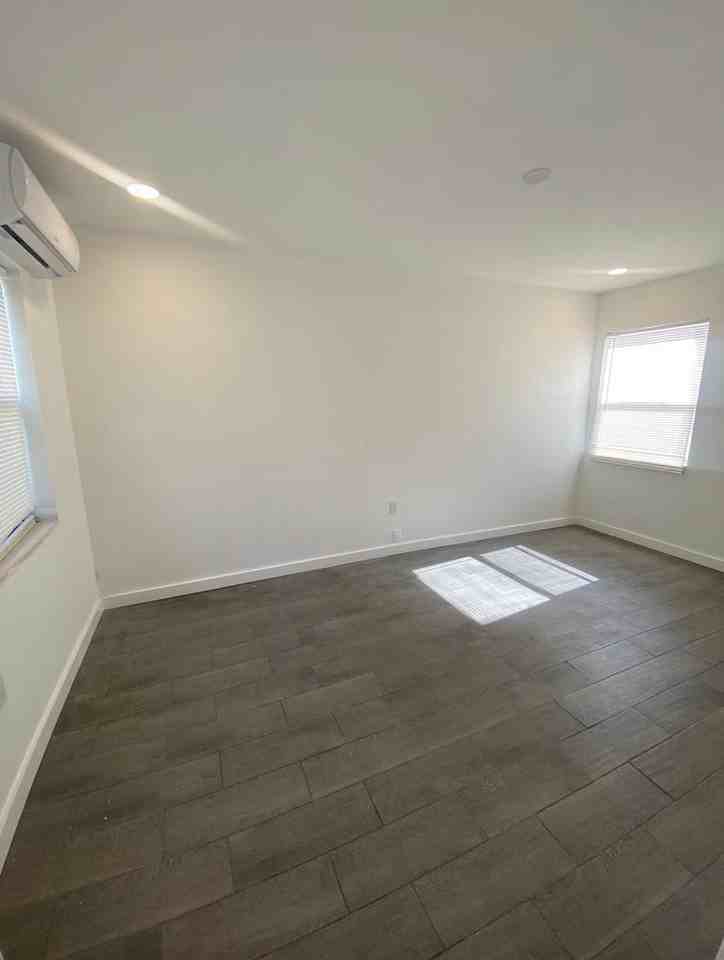 14280 Northeast 6th Avenue - Photo 7 of 11