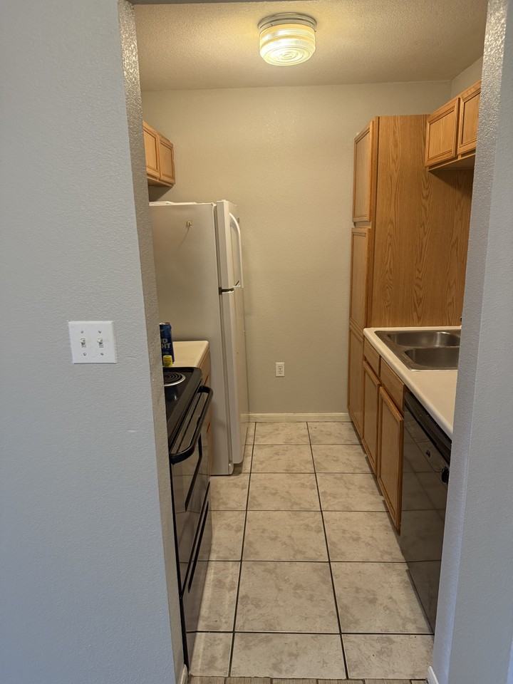 1070 Orange Street - Photo 4 of 6