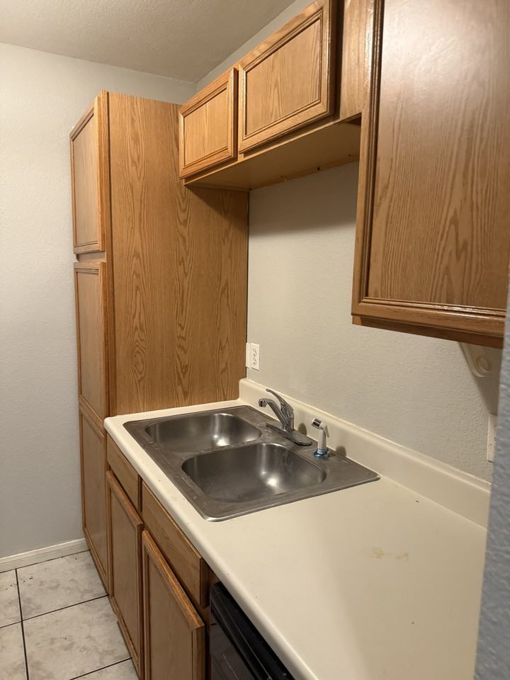 1070 Orange Street - Photo 5 of 6