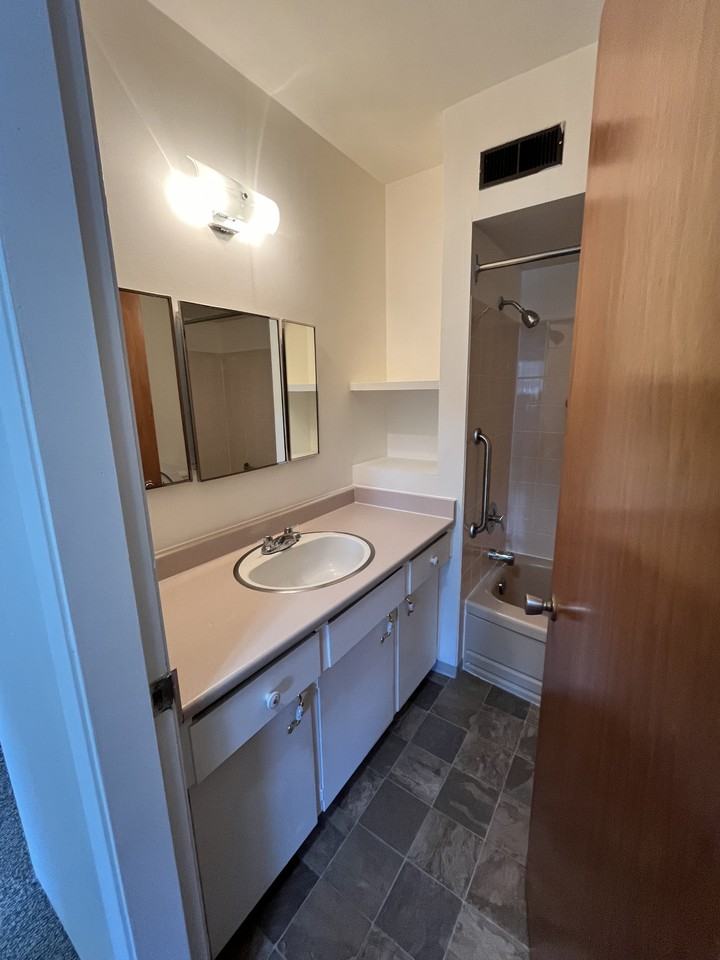 Irene Apartments - Photo 5 of 8