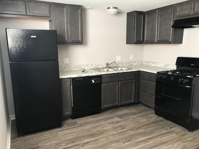 1835 East 8th Street - Photo 3 of 6