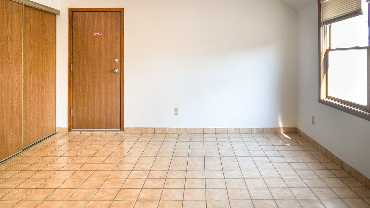 1053 Cromwell Avenue - Photo 3 of 13