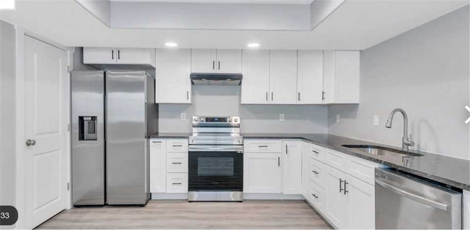 239 N Center St - Photo 4 of 9