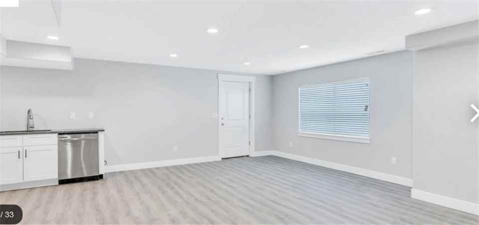 239 N Center St - Photo 5 of 9