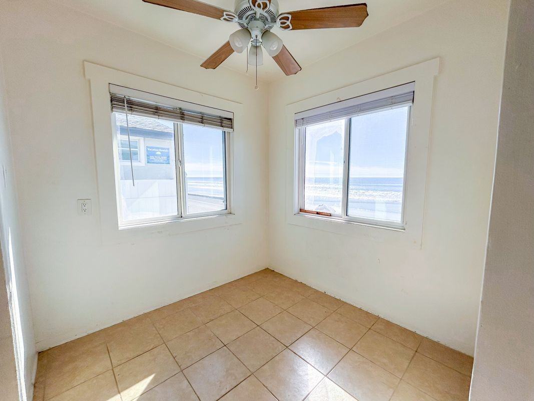 408 S The Strand ##3 - Photo 4 of 8