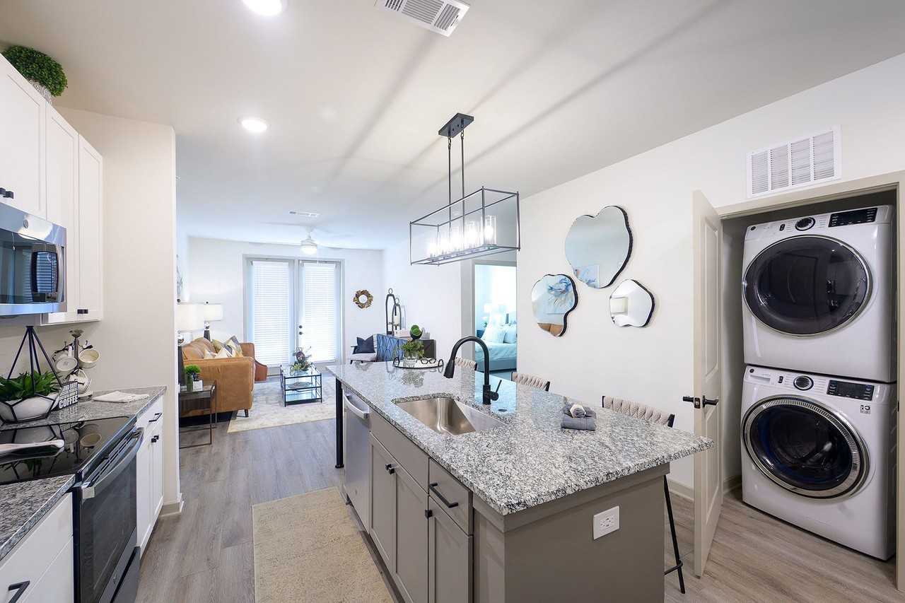 The Tomlin Luxury Apartments - Photo 5 of 42