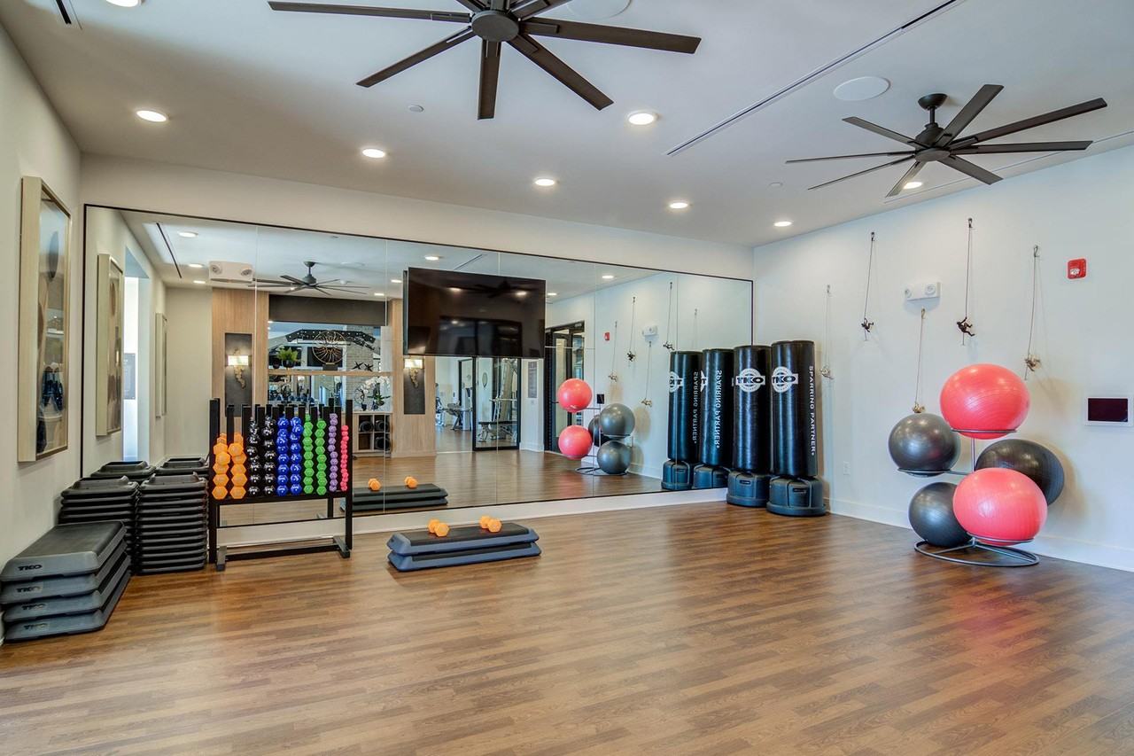 The Tomlin Luxury Apartments - Photo 5 of 36