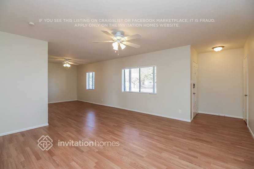 2401 W Shady Glen Ave - Photo 2 of 18