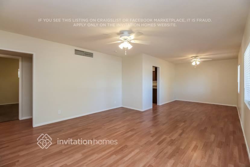 2401 W Shady Glen Ave - Photo 3 of 18