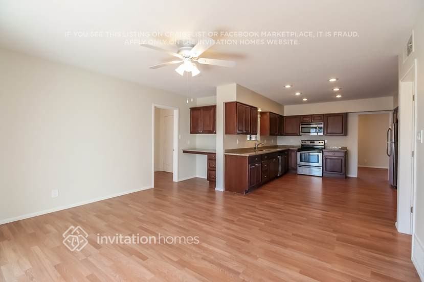 2401 W Shady Glen Ave - Photo 4 of 18