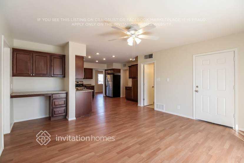 2401 W Shady Glen Ave - Photo 5 of 18