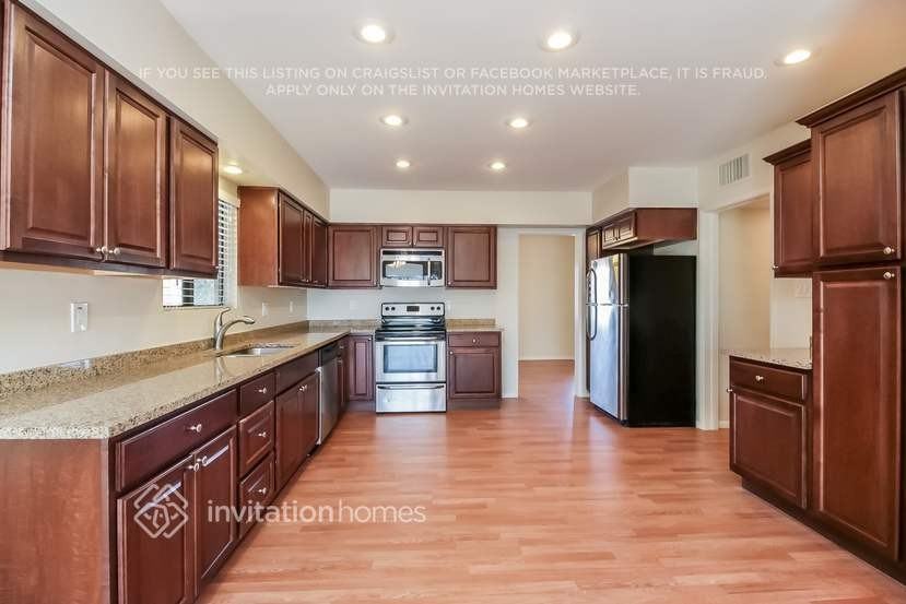 2401 W Shady Glen Ave - Photo 6 of 18