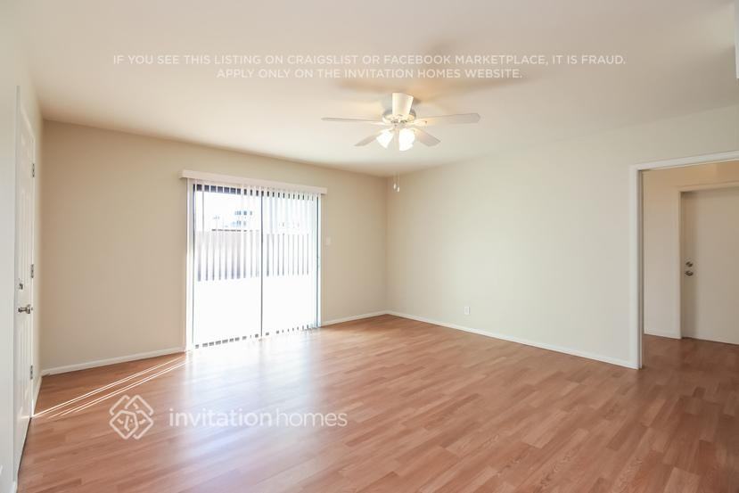 2401 W Shady Glen Ave - Photo 7 of 18