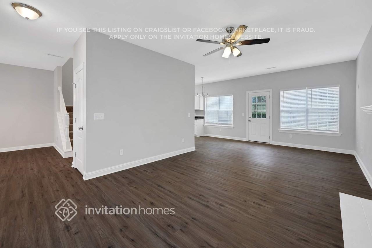 409 Barkley Ct - Photo 3 of 17