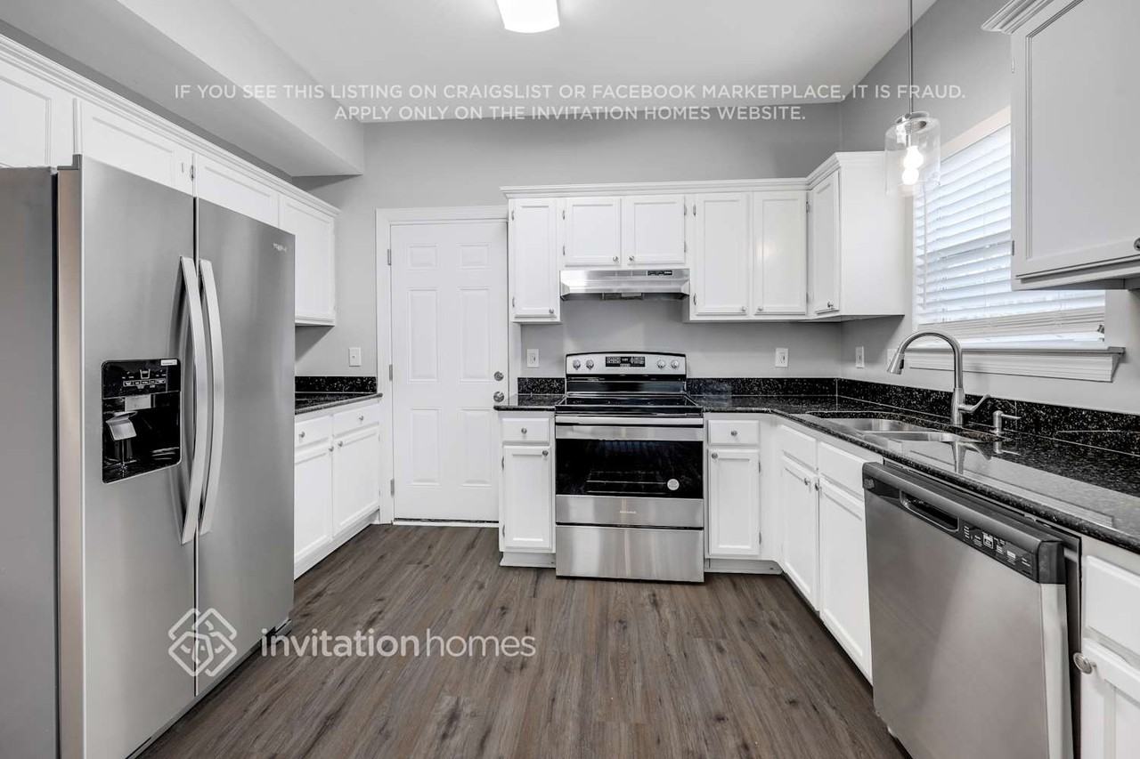 409 Barkley Ct - Photo 4 of 17