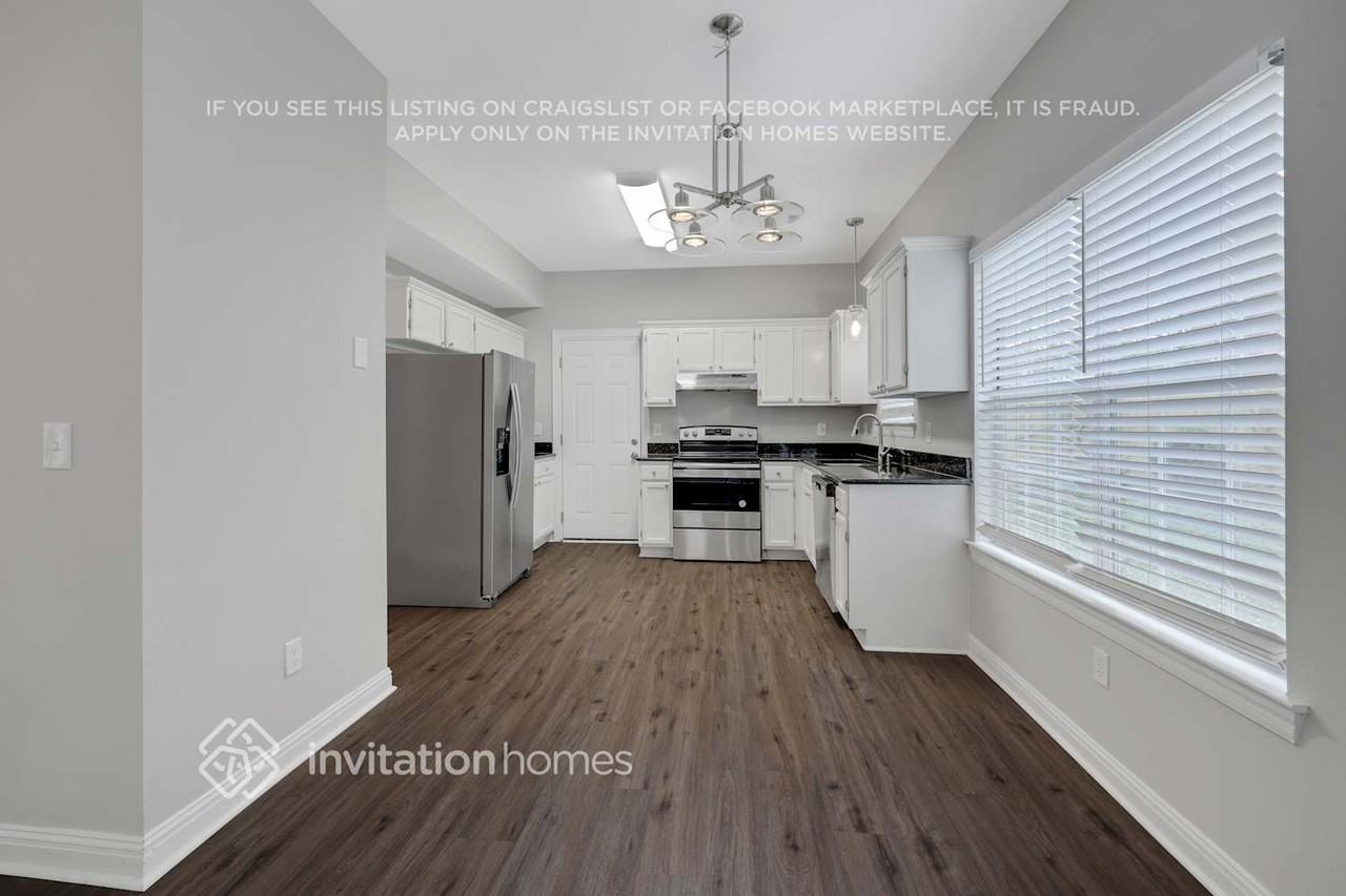 409 Barkley Ct - Photo 5 of 17