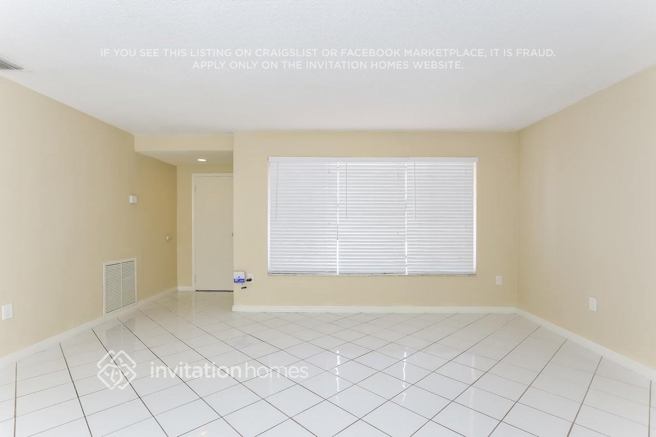 9394 Nw 19th Pl - Photo 4 of 18