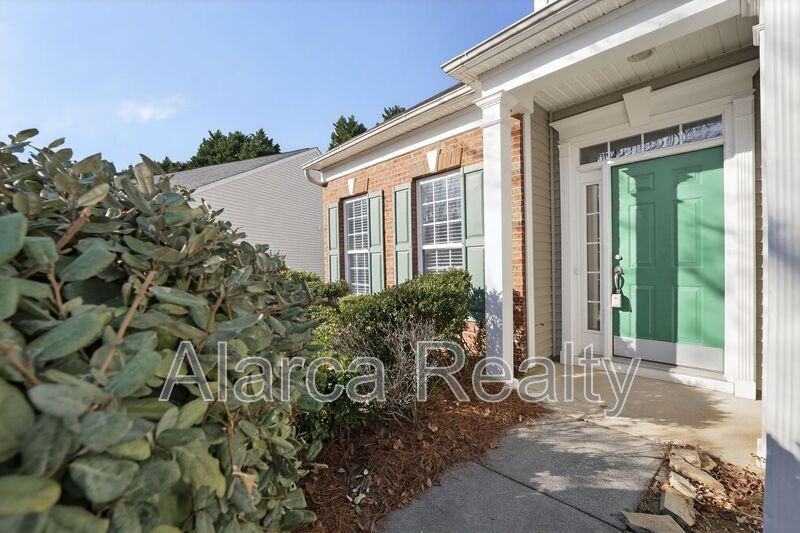 10615 Poe Ct - Photo 3 of 34