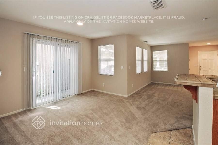 73 Roadrunner St - Photo 2 of 14