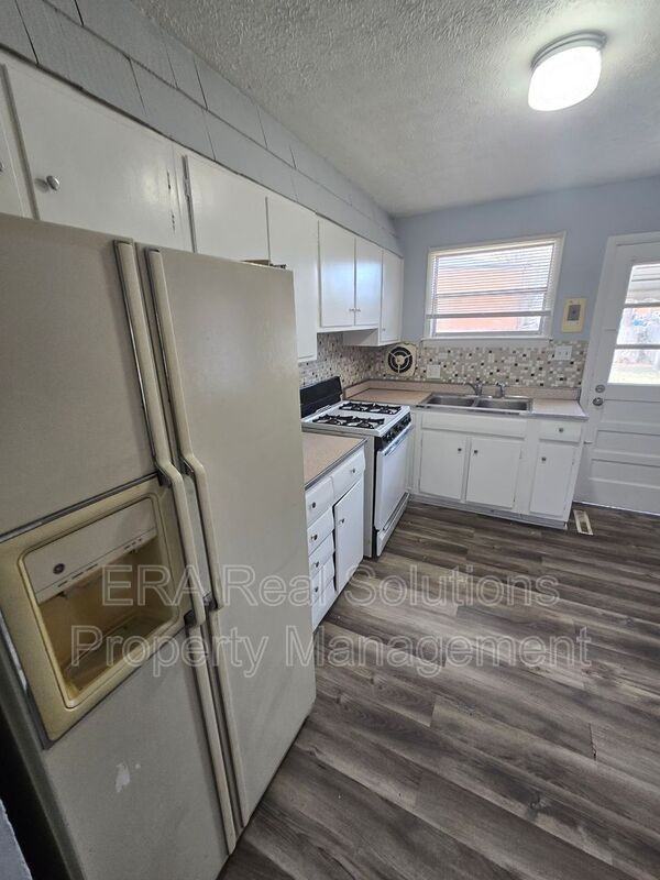 1499 Burlington Ave - Photo 5 of 16