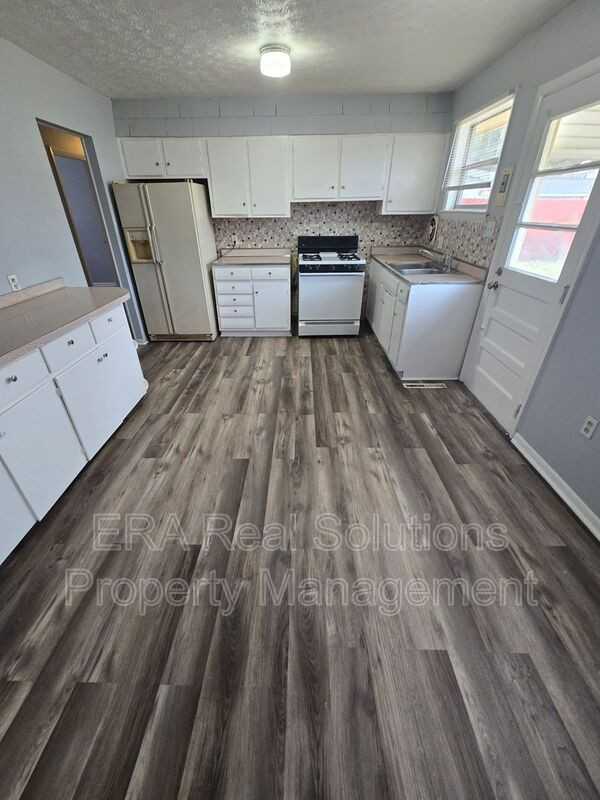 1499 Burlington Ave - Photo 6 of 16