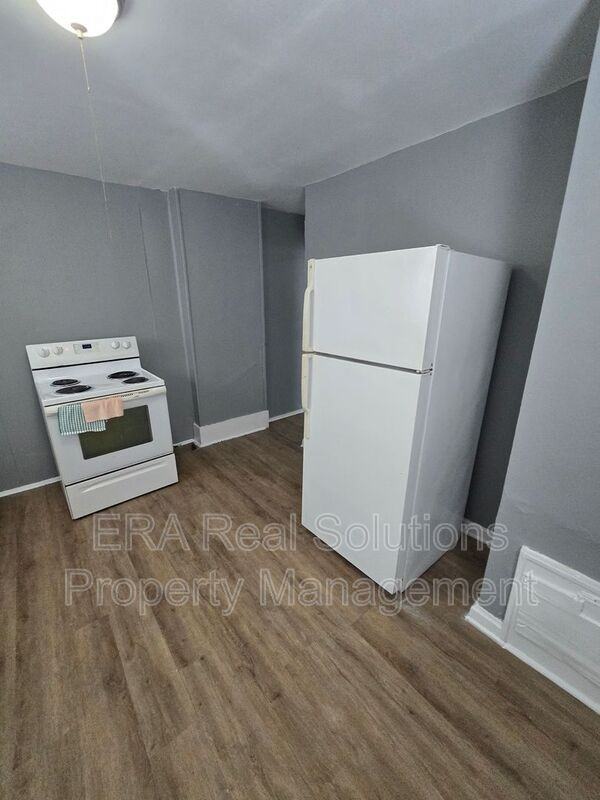 1472 E Fulton St - Photo 6 of 16