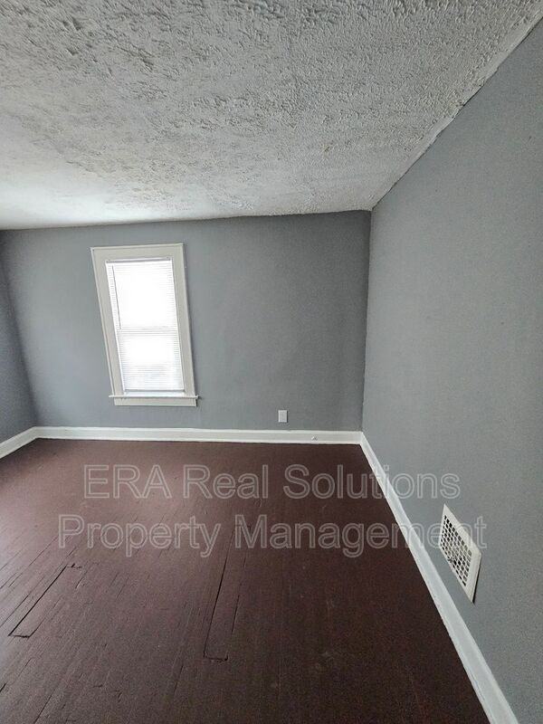 1472 E Fulton St - Photo 7 of 16