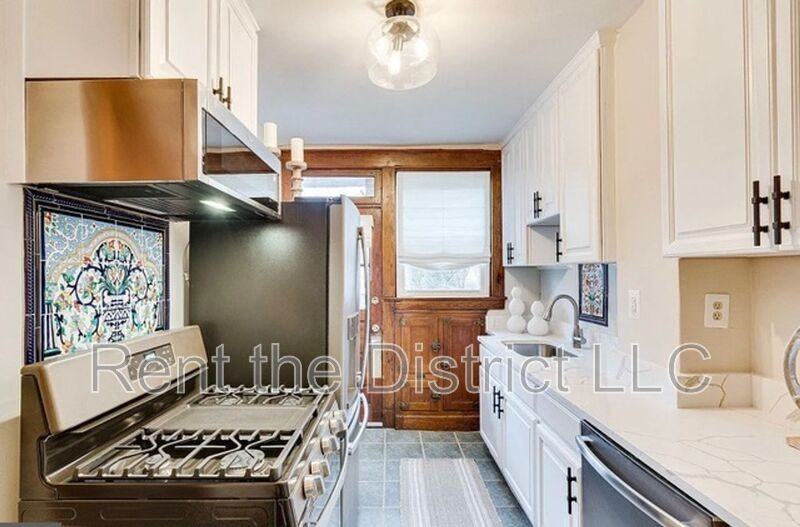 4215 7th St Nw - Photo 7 of 23