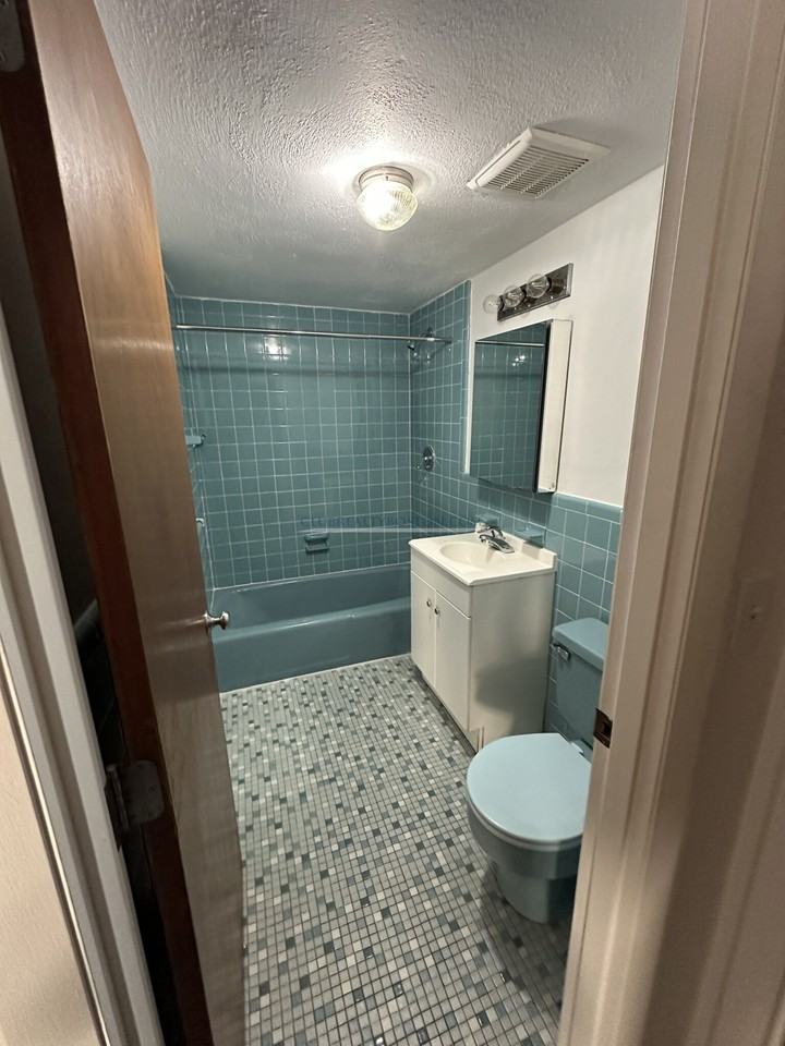 159 Lexington St #12 - Photo 3 of 9