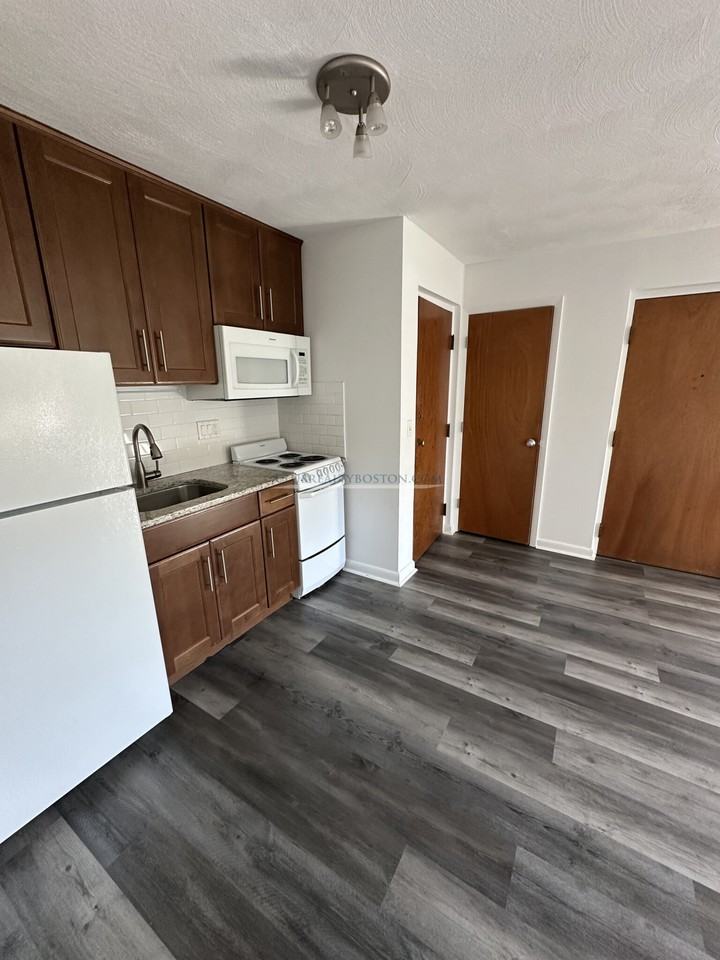 159 Lexington St #12 - Photo 7 of 9