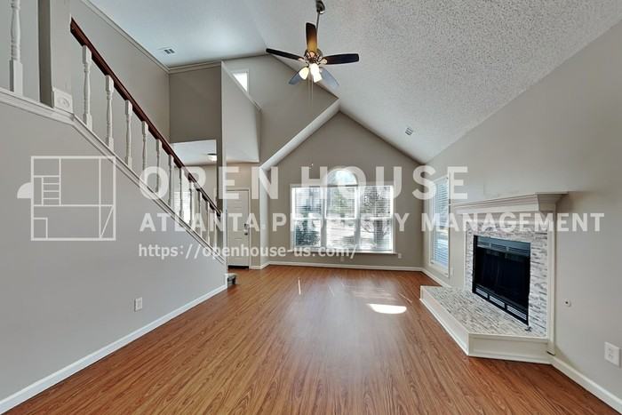 390 Greenmont Cir - Photo 5 of 23