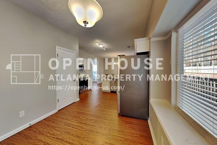 390 Greenmont Cir - Photo 7 of 23