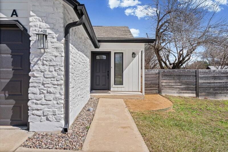 303 Fantail Loop - Photo 3 of 32