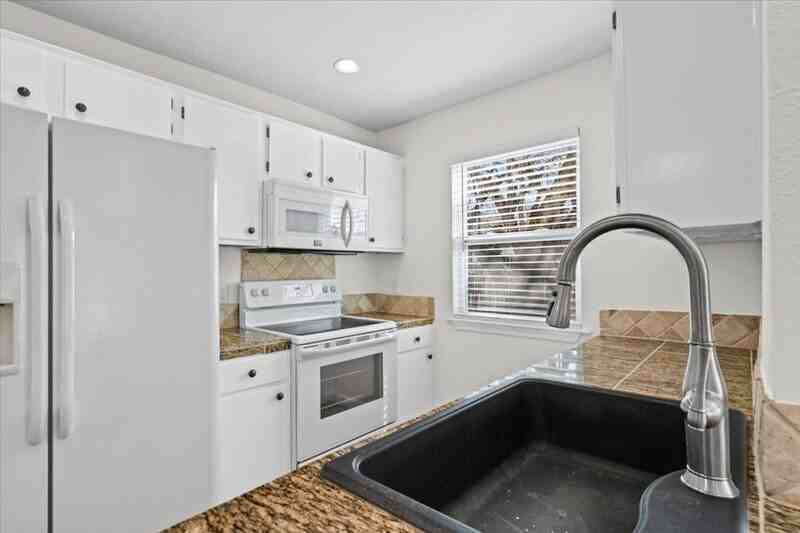 303 Fantail Loop - Photo 5 of 32