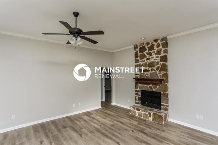 208 Starlight Dr - Photo 2 of 17