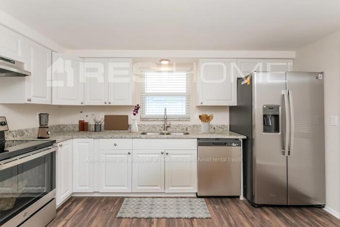 11204 Tamarix Ave - Photo 3 of 17