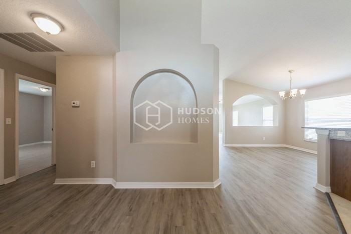 4606 Sandhurst St - Photo 3 of 29