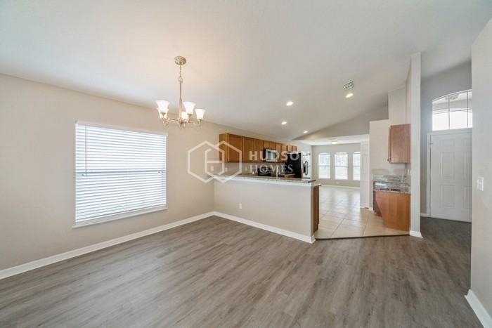 4606 Sandhurst St - Photo 5 of 29