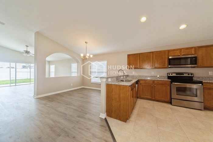 4606 Sandhurst St - Photo 6 of 29