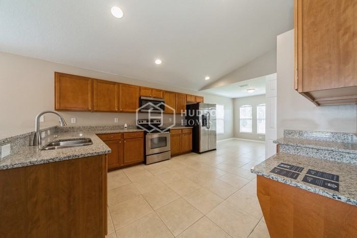 4606 Sandhurst St - Photo 7 of 29